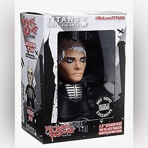 💀🖤 NIB My Chemical Romance Gerard Way Titans Vinyl Figure